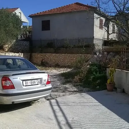 Apartman With Parking Space Vinisce, Trogir - 11075 Vinisce