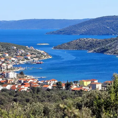 With Parking Space Vinisce, Trogir - 11075 Vinisce