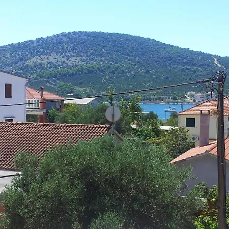 Apartman With Parking Space Vinisce, Trogir - 11075