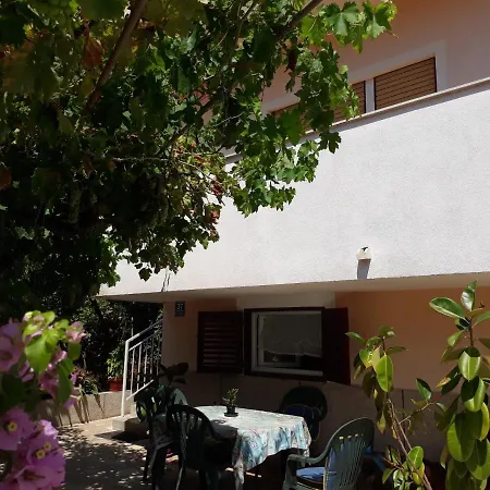Apartment With Parking Space Vinisce, Trogir - 11075 *