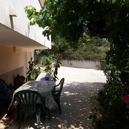 With A Parking Space Vinisce, Trogir - 11075 Vinisce