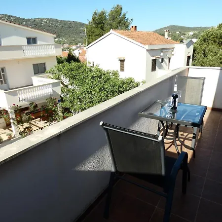 With Parking Space Vinisce, Trogir - 11075 Apartment Vinišće