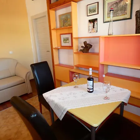 Apartman With Parking Space Vinisce, Trogir - 11075