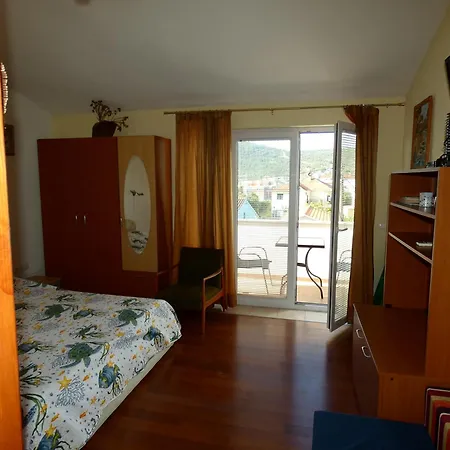 With Parking Space Vinisce, Trogir - 11075 *