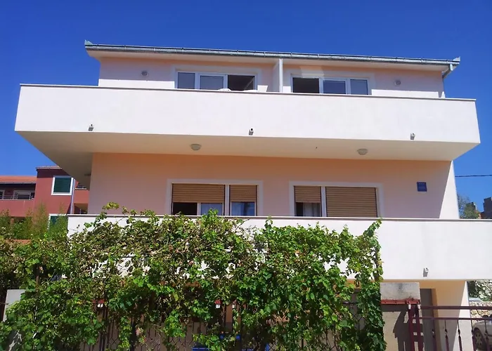 With Parking Space Vinisce, Trogir - 11075 Апартаменты Винишче